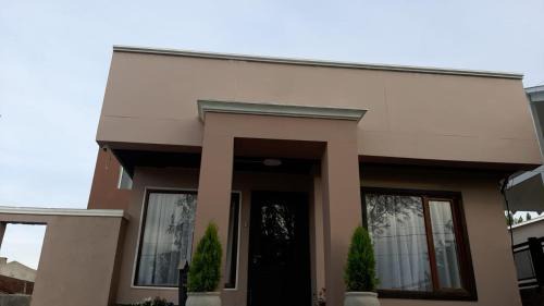 San Julian House | La Casa del Lago