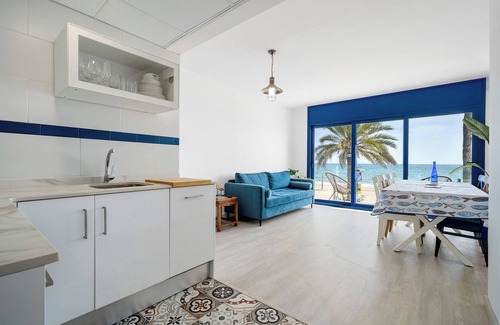 Calafell Apartment | La Casa del Pescador Calafellmar with Sea View, Wi-Fi and Air Conditioning