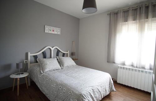 Granja Llumes House | La Casa Del Rio