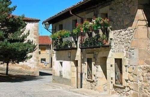Molinos de Duero Cottage | La Casa del Tío Benito for 9 people