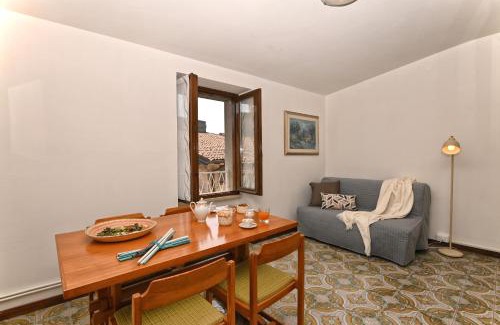 Bogliaco Apartment | La Casa del Vento - Appartamento Montagna - Theater Home