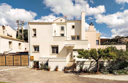 Platanias Town House | La Casa Di Fiori Stylish Holiday Home