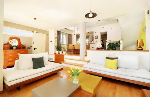 Platanias Town House | La Casa Di Fiori Stylish Holiday Home