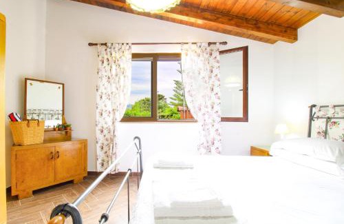 Torrenova House | La Casa di Lina - Capo d'Orlando, casa con ampio giardino