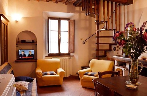 Torniella Apartment | La Casa Di Mina. Apartment - Pylons