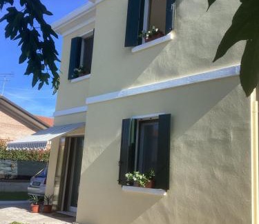 Porto Tolle House | La Casa Gialla