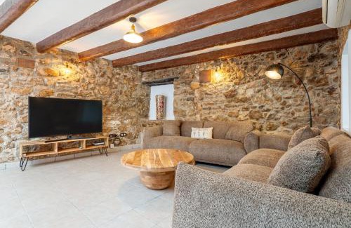 Castellet i la Gornal House | La Casa Gran Clariana