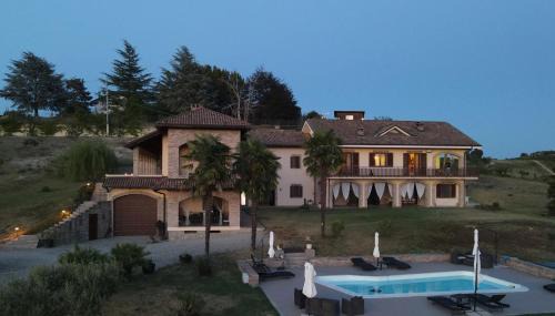 Canelli House | LA CASA IN CAMPAGNA esclusiva
