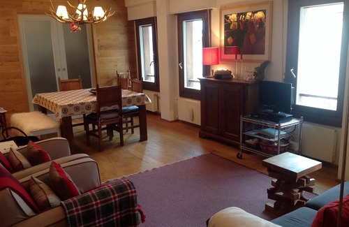 Ponte di Legno Apartment | la casa in piazza - cozy apartment in pedestrian area, slopes just a few minutes away
