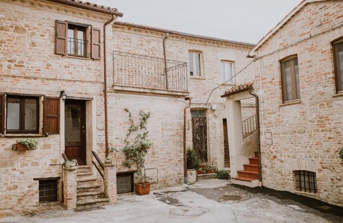 Arcevia Apartment | La casa in piazzetta in Borgo Loretello