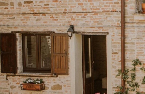Arcevia Apartment | La casa in piazzetta in Borgo Loretello