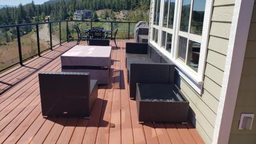 Central Okanagan House | La Casa Lakeside Resort - Amazing Panoramic View Lakeside House with Pools, Hot Tubs & More!