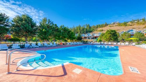 Central Okanagan House | La Casa Lakeside Resort - Amazing Panoramic View Lakeside House with Pools, Hot Tubs & More!