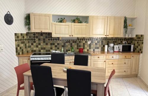 Trignac Apartment | La Casa Mexico - Terrasse & Parking privé