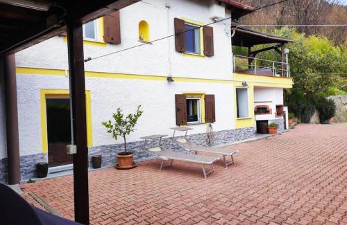 Busalla House | La Casa nel Bosco