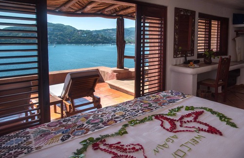 Ixtapa - Zihuatanejo Hotel | La Casa Que Canta