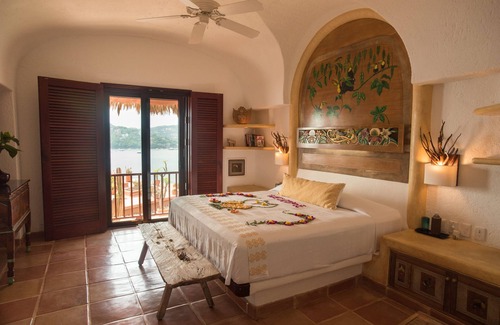 Ixtapa - Zihuatanejo Hotel | La Casa Que Canta