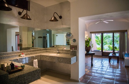 Ixtapa - Zihuatanejo Hotel | La Casa Que Canta