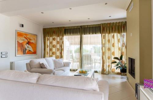 Marathias House | La Casa Rosa Seaside Getaway