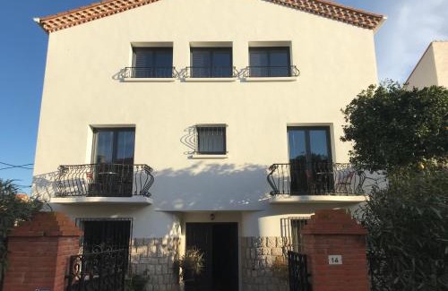 Saint-Hippolyte House | LA CASA SANILLS