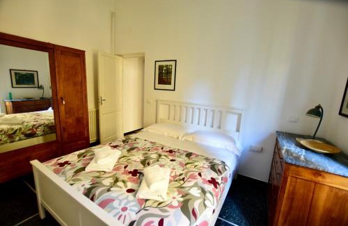 Lagaccio Apartment | La Casa Sulla Mattonata cozy apartment on a traditional Genoese path, with a nice view and close to Principe Station