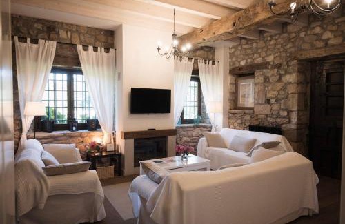 Castaneda House | La Casa Vieja en Castañeda