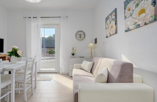 Loiri House | La Casetta Bianca