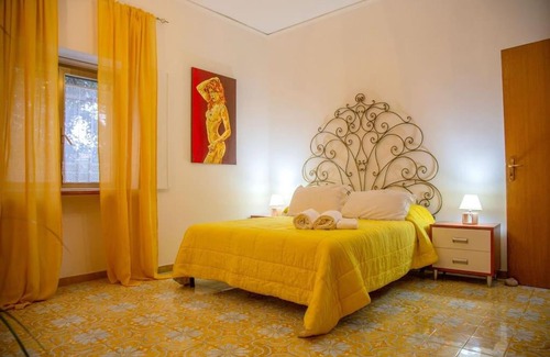 Giugliano in Campania Apartment | La Casetta dell'artista