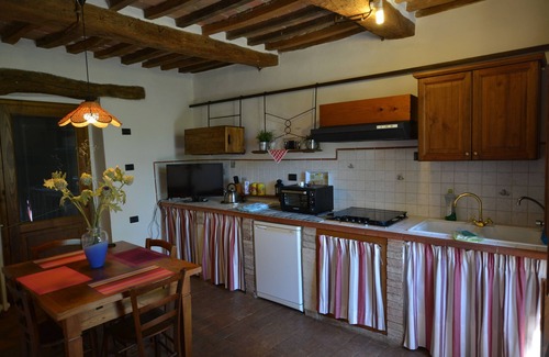 Radicondoli Apartment | LA CASINA apartment in Tuscan countryside with pool and private garden
