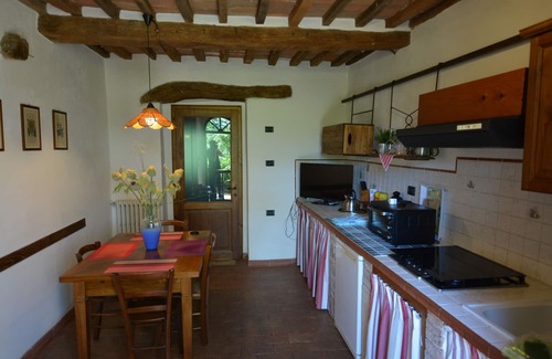 Radicondoli Apartment | LA CASINA apartment in Tuscan countryside with pool and private garden