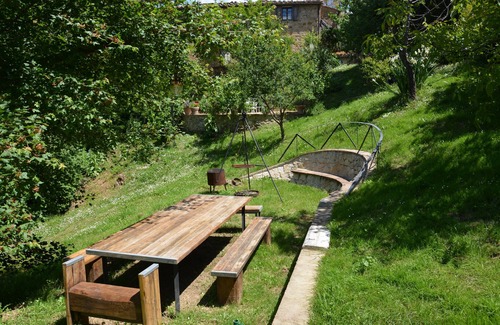 Radicondoli Apartment | LA CASINA apartment in Tuscan countryside with pool and private garden