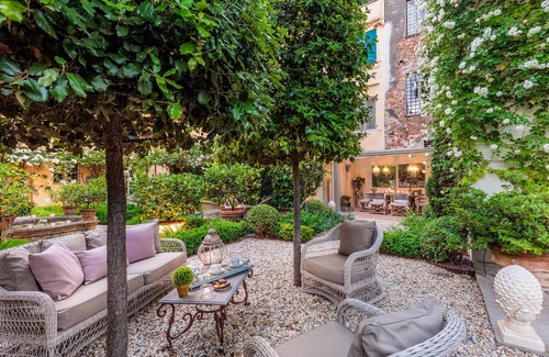 Lucca Historical Center Apartment | LA CASINA Luxury Home inside the Walls of Lucca with Garden, A/c, Wifi