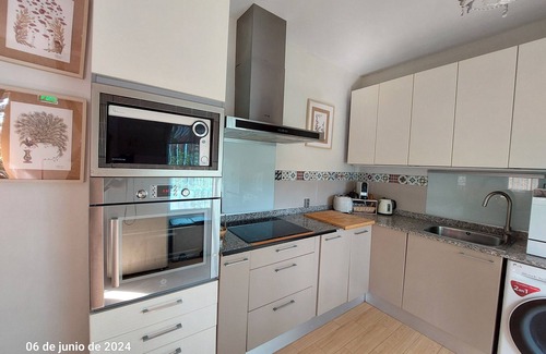 Paterna Ski Chalet | La Casita, 2 bedrooms, garden, pool and hot tub