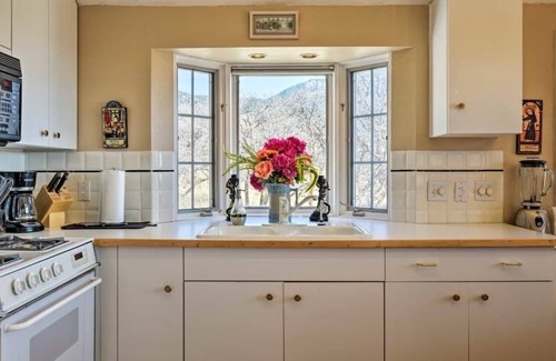 Arroyo Seco House | La Casita - a writer's cottage