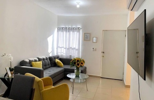 Piedras Negras House | La Casita Amarilla (private residential)