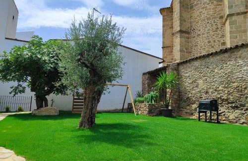 Castillo de Bayuela Ski Chalet | La casita de Ra