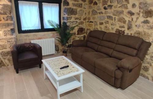 Lezana de Mena House | La casita de Mena