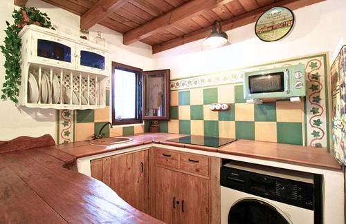 Santa Ana la Real House | La Casita del Bosque de las Letras