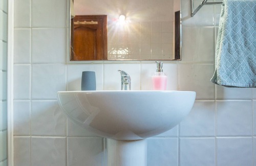 Moya Cottage | La Casita del Laurel - 2BR - Nature Views - BBQ