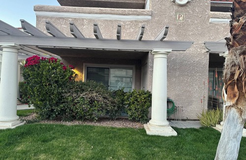 Palm Springs Condo | La Casita Du Relax - Cozy and Private Lower Level Unit at Mesquite Country Club