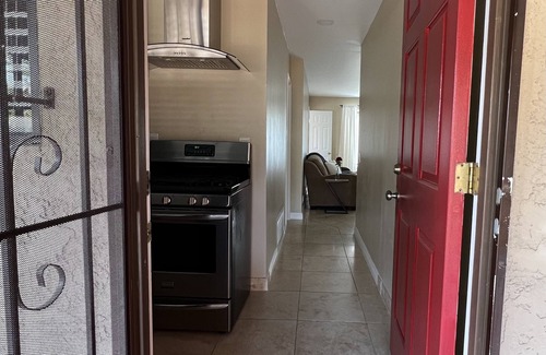 Mount Helix House | La Casita Guest House, private fenced yard & with air conditioning, pet friendly