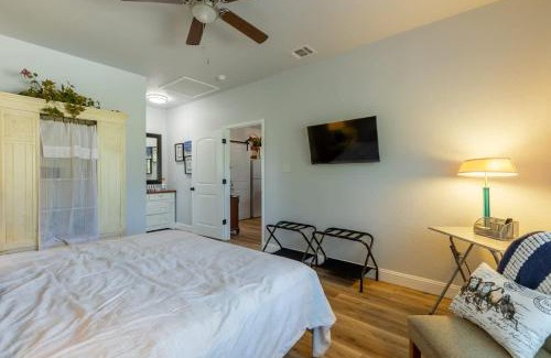 Fredericksburg House | La Casita: Hot-tub & Firepit, 15 min to Fred!