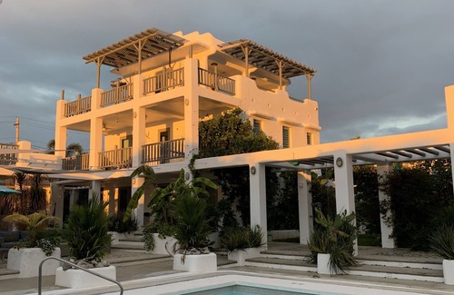 Esperanza Villa | La Casona Blanca Location Location