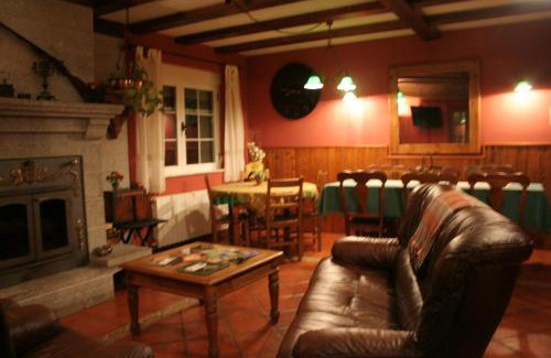 Hoyos del Collado House | La Casona de Collado