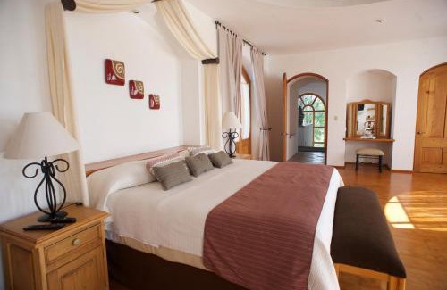 El Pueblito Hotel | La Casona de los Colibríes