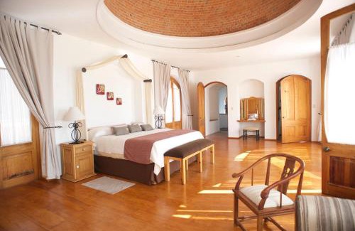 El Pueblito Hotel | La Casona de los Colibríes