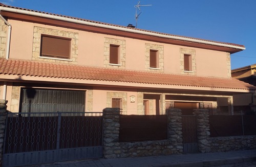 Rascafria Ski Chalet | La Casona de Rascafria, independent, surrounded by garden and ideal for families.