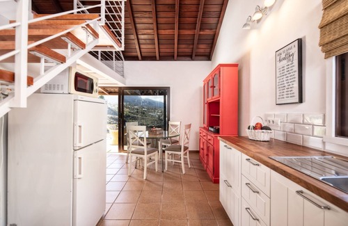 El Paso House | La Cebada by Huskalia
