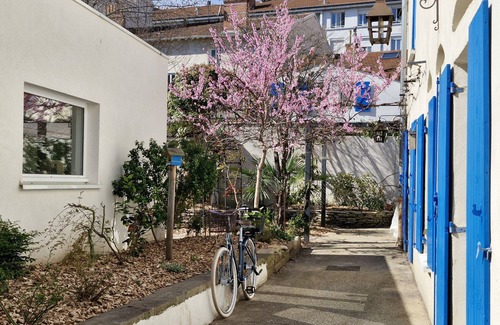 3rd Arrondissement House | "La Cerisaie" a country house in the city