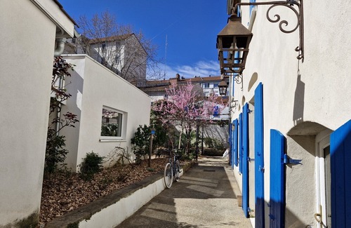 3rd Arrondissement House | "La Cerisaie" a country house in the city